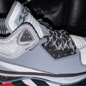 Men's Athletic Shoes in Gray and Black